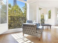 MINT CONDITION SUN-BATHED APARTMENT