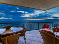 LUXURIOUS BEACHFRONT RESIDENCE WITH AMAZING VIEWS
