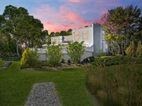 MODERN CONTEMPORARY HOME ON THE WATER