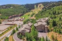 BEAUTIFUL SKI-IN-SKI-OUT LEGACY PROPERTY
