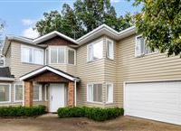 LARGE AND AMPLE FAMILY HOME IN EPSOM