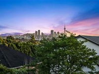 MODERNIZED TAKAPUNA STUNNER ON SECLUDED SEASIDE STREET