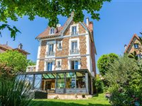 A PEACEFUL TWENTIETH CENTURY FAMILY HOME