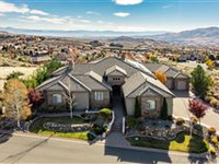 180-DEGREE VIEWS OF THE CITY AND VALLEY