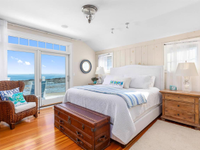 SPACIOUS GAMBREL ON WALLIS SANDS BEACH