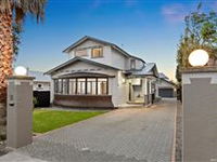 ORIGINAL 1920S BUNGALOW