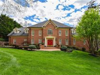 WONDERFULLY APPOINTED YET COMFORTABLE EXECUTIVE HOME
