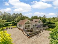 BRIGHT FAMILY COTTAGE AT THE ALICE HOLT FOREST