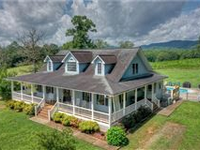 STUNNING FARMHOUSE IN THE MOUNTAINS OF NORTH GEORGIA