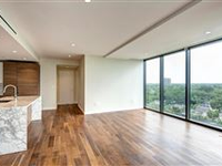 Mid/Hi-Rise Condo