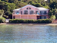 RAINBOW BEACH - FABULOUS WATERFRONT HOME