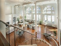 DRAMATIC LOFT IN THE HEART OF DOWNTOWN