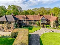 THIS HIDDEN GEM PROVIDES A STUNNING FAMILY HOME