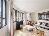 A FINE APARTMENT LOCATED BETWEEN PLACE SAINT GEORGES AND TRINITé