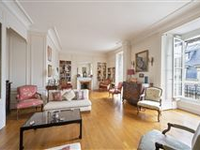 FOURTH FLOOR APARTMENT IN BEAUTIFUL 18TH CENTURY BUILDING