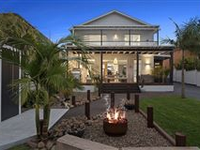 DREAMY DESIGNER BEACH HOME WITH MODERN TOUCHES