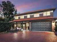 FAMILY CLASSIC IN PREMIER PENINSULA LOCATION