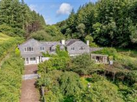 SPACIOUS FAMILY RETREAT WITH MULTIPLE LIVING SPACES IN LUSH NATURAL SETTING