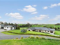 POSTCARD SETTING BLURS THE LINES OF RUSTIC COUNTRY AND LUXURY MODERN LIVING