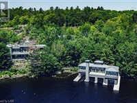 SENSATIONAL FAMILY PLAYGROUND ON UPPER LAKE MUSKOKA