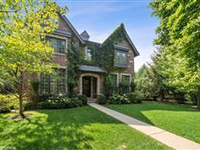 HOME FEATURES CUSTOM AND DESIGNER FINISHES THROUGH OUT