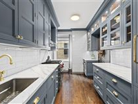 RARE GUT-RENOVATED CLASSIC SIX