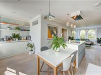 WONDERFUL LIGHT-FILLED AND SPACIOUS RESIDENCE