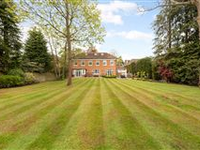 IMPRESSIVE GERRARDS CROSS HOME