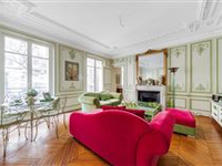 BEAUTIFUL APARTMENT IN AN ELEGANT PRIVATE STREET IN THE CAPITAL'S NOUVELLE ATHèNES NEIGHBOURHOOD