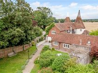 UNIQUE FAMILY HOME FULL OF CHARACTER AND CHARM