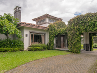 CONTEMPORARY HACIENDA-STYLE DESIGN IN GRANADILLA
