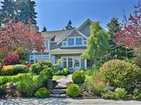 ARCHITECTURALLY DESIGNED HOME IN GREAT LOCATION