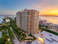 EXPANSIVE RITZ-CARLTON TOWER RESIDENCE
