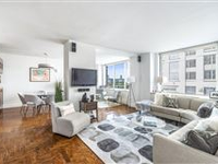SOPHISTICATED CONDOMINIUM IN LINCOLN SQUARE