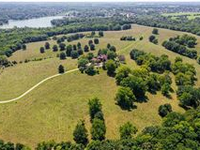 EXQUISITELY PRIVATE KANSAS CITY PROPERTY
