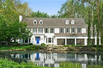 BEAUTIFUL FIVE BEDROOM HOME IN LAKE FOREST