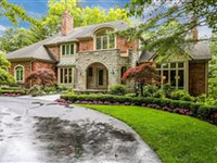EXQUISITE HOME NESTLED AMONGST THE TREES IN ECHO PARK