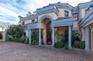 CLASSIC VILLA IN THE HEART CONSTANTIA WITH GREAT VIEWS