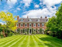 GEORGIAN SPLENDOUR AND ARGUABLY THE FINEST TOWNHOUSE IN BEWDLEY.
