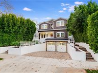 IMPECCABLE NEWER CONSTRUCTION EAST COAST TRADITIONAL
