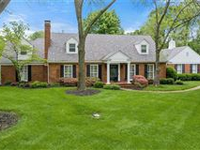 TREE-LINED LADUE NEIGHBORHOOD