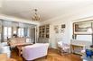 THIS BRIGHT AND CROSSING APARTMENT IS IDEALLY LOCATED