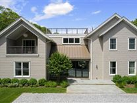 HARD-TO-FIND PRISTINE MODERN HOME