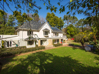 EXECUTIVE HOME WITH AN ABUNDANCE OF ACCOMMODATION