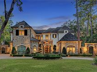 INCREDIBLE HOME WITH CAREFULLY CHOSEN FINISHES