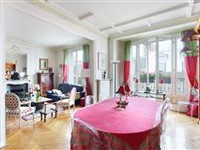 PRISTINE AND BRIGHT PARISIAN APARTMENT