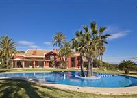 EXCLUSIVE LUXURY VILLA IN AN IDYLLIC LOCATION