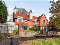 A HANDSOME FAMILY HOME WITH LARGE GARDEN IN A SOUGHT-AFTER LEWES