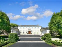 A LIFESTYLE OF WORLD CLASS REFINEMENT AND LUXURY