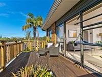 A LAID-BACK COASTAL LIFESTYLE